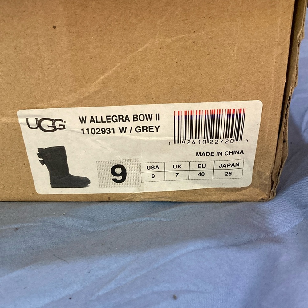 Used ladies UGG Gray Classic Short Boots